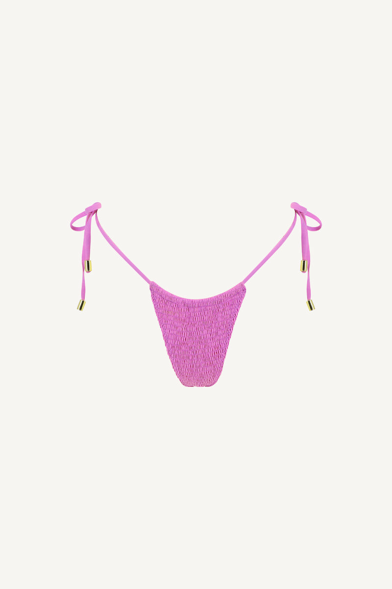 Sustainable swimwear pieces_Sustainable swimwear Belgium_Sustainable swimwear Lila_Sustainable bikini Belgium_sustainable bikini Lila_fashion_design belgium